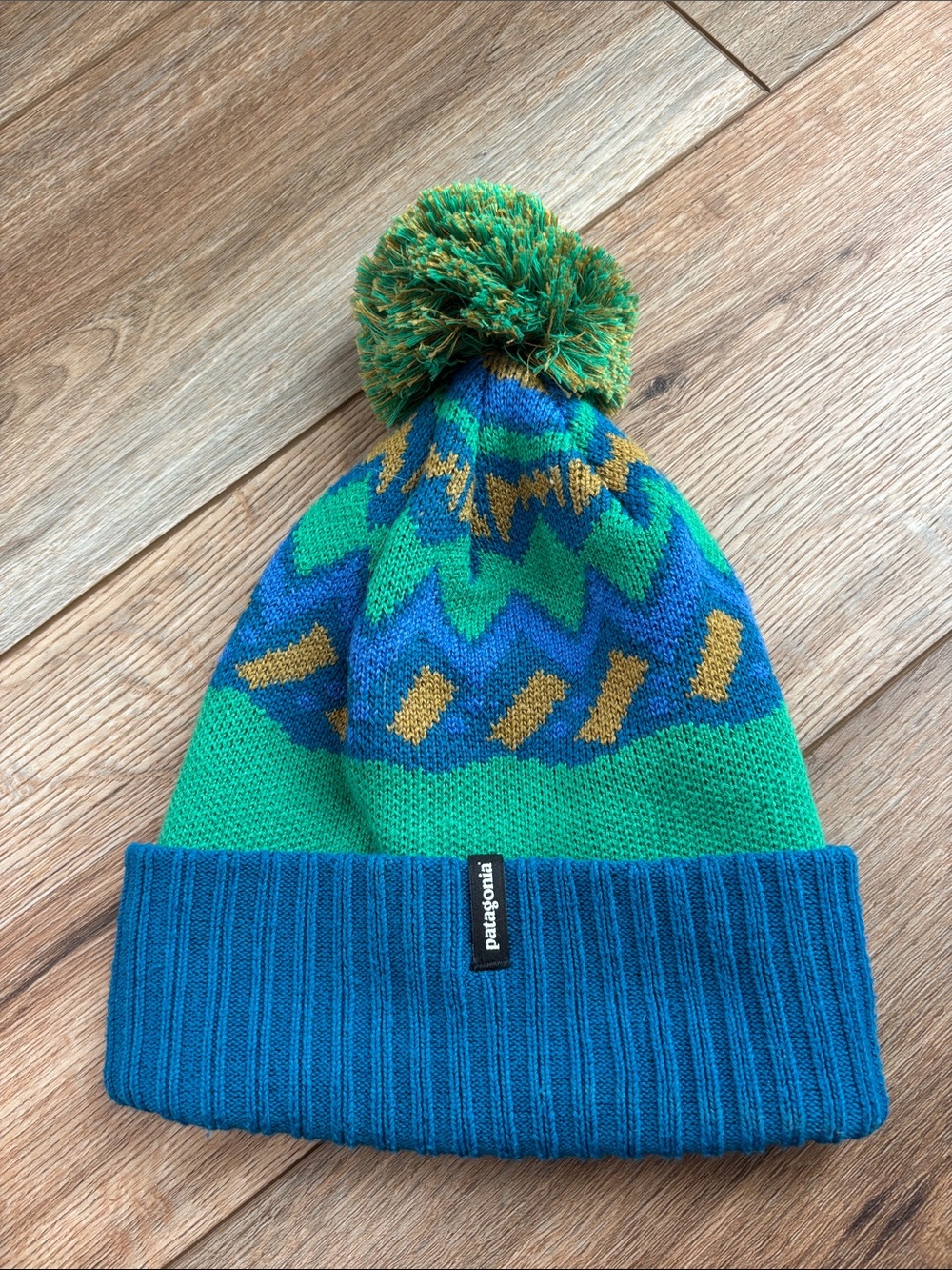 Patagonia beanie with pompon